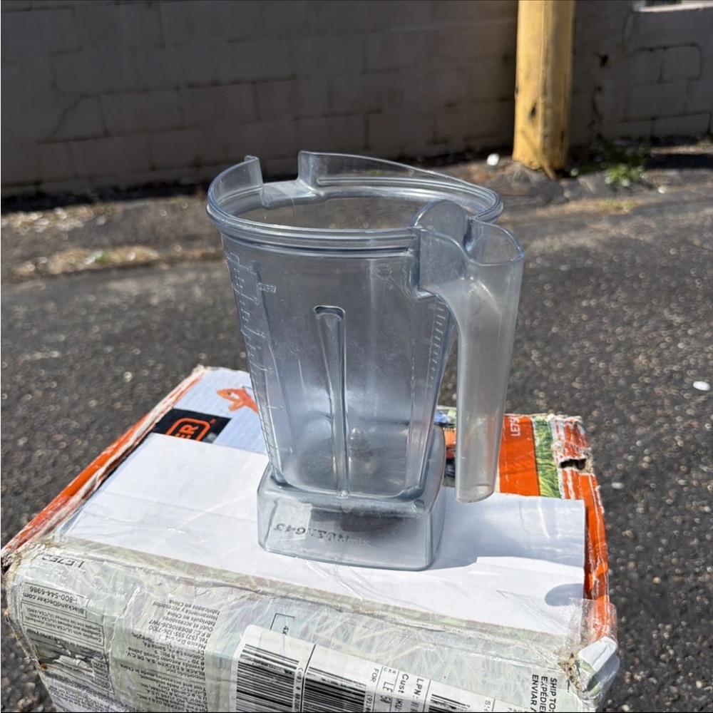 Vitamix 7500 Pro Mixer Model VM0158 Replacement 64oz 8 Cup Pitcher NO Lid